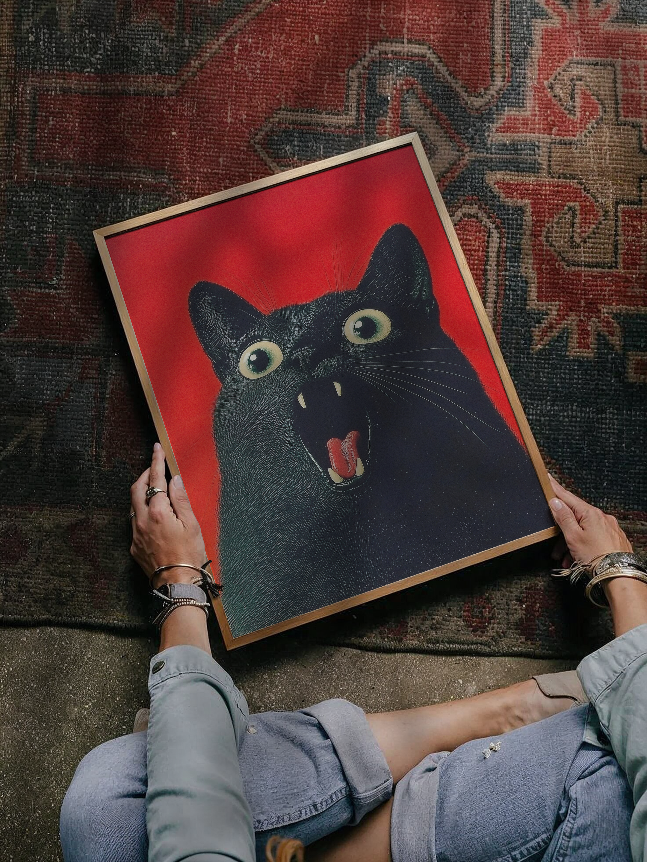 Şaşkın Siyah Kedi